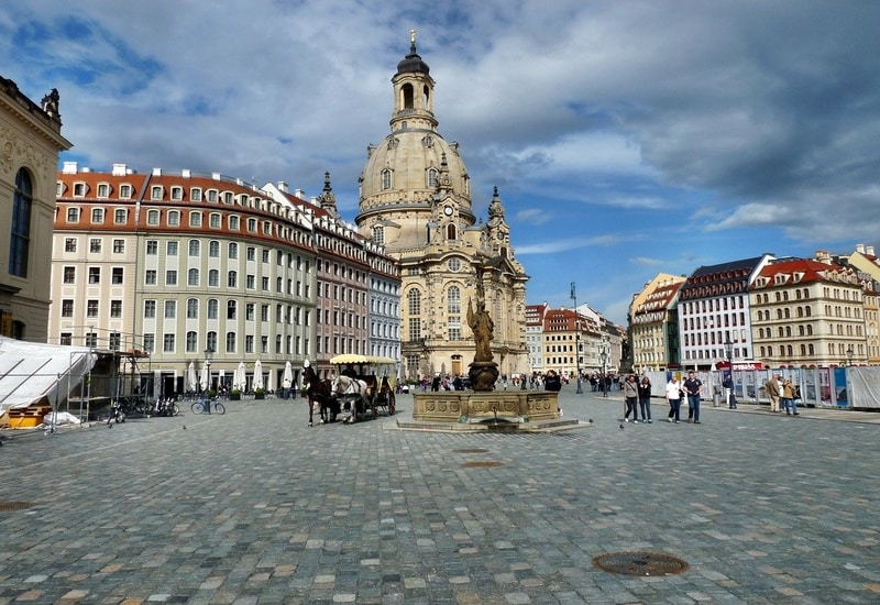 Dresdende nerede kalınır