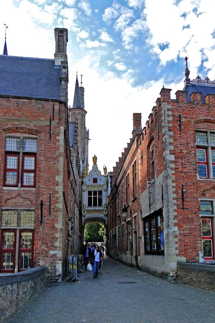 Bruggede nerede kalmalı, Ezelstraat Quarter