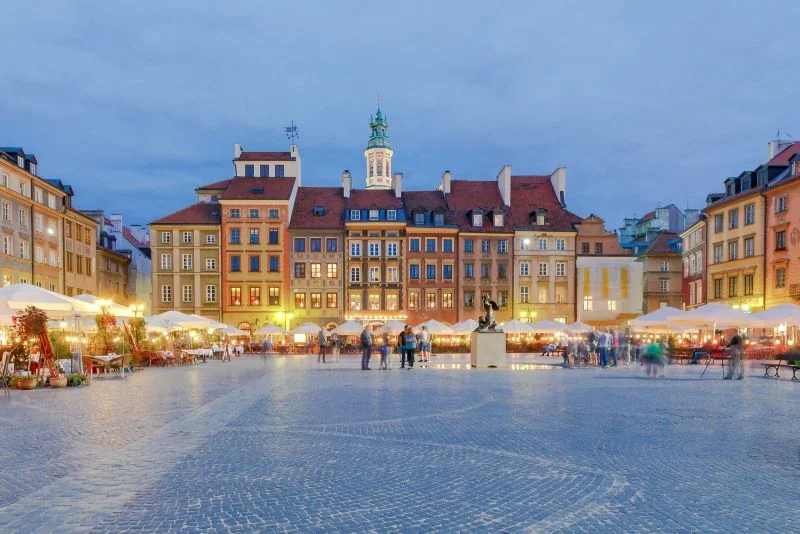 Varşova da Gezilecek Yerler - Kale Meydanı