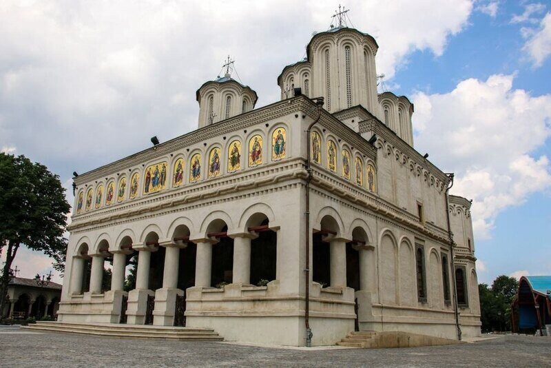 Romanya Ataerkil Katedrali