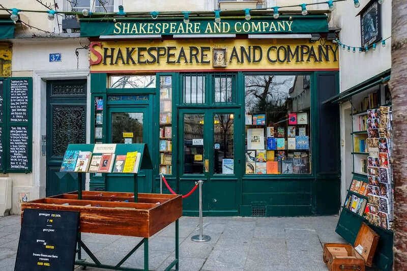 Shakespeare And Company, Paris