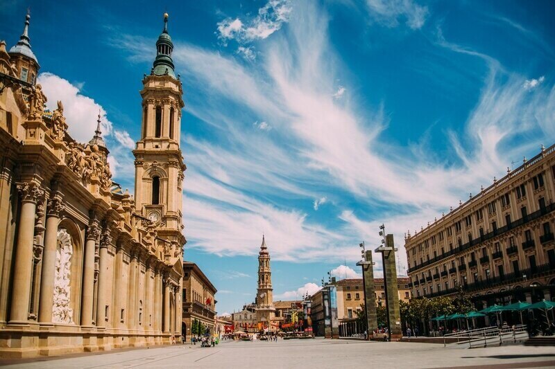 Plaza del Pilar, Zaragoza gezilecek yerler