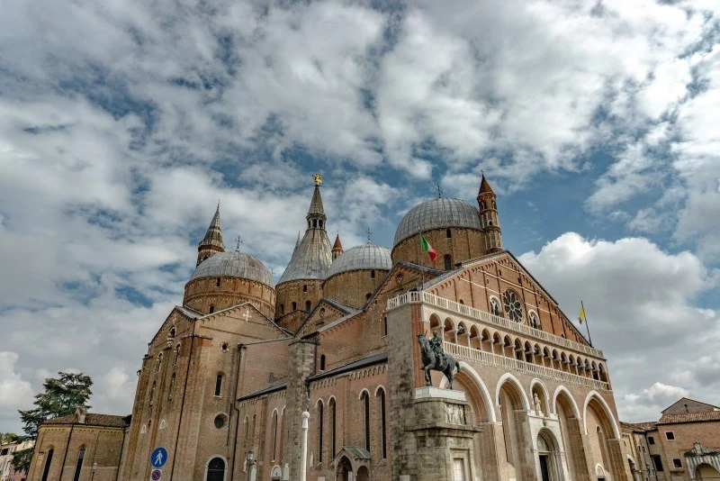 Basilica di Sant'Antonio (Sant'Antonio Bazilikası)