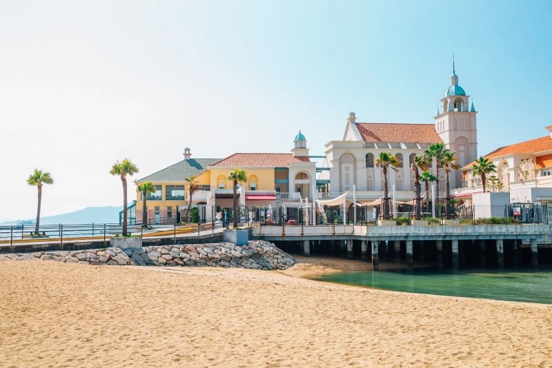 Momochi Seaside Park